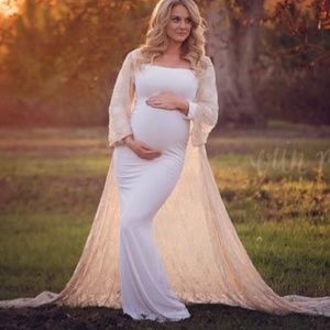 Black lace maternity robe with fitted gown